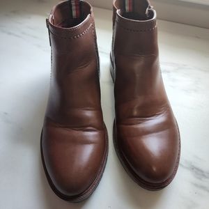 Tommy Hilfiger boots. Brown. Size 7.5.